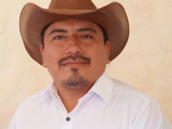 FELIPE REYES SANTIAGO, PROFESIONISTA PREPARADO, HONESTO Y&nbsp;TRABAJADOR